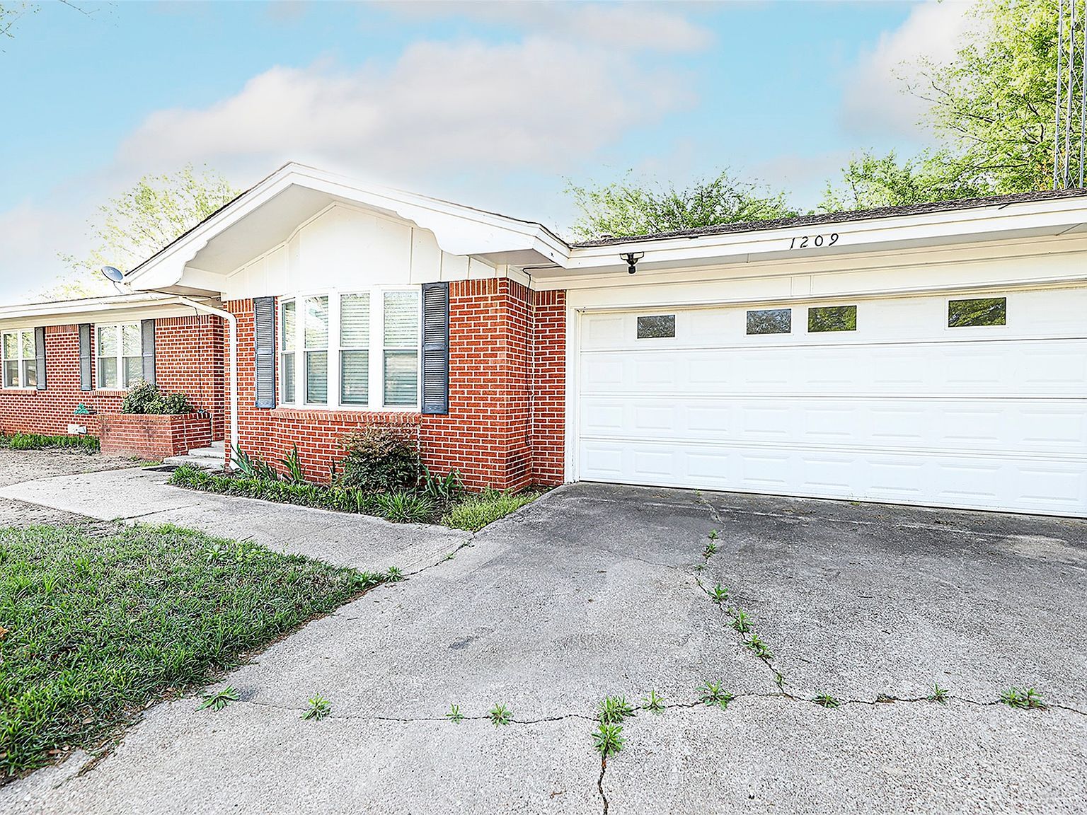 1209 Pebble St Bowie, TX 76230 - Thumbnail 4