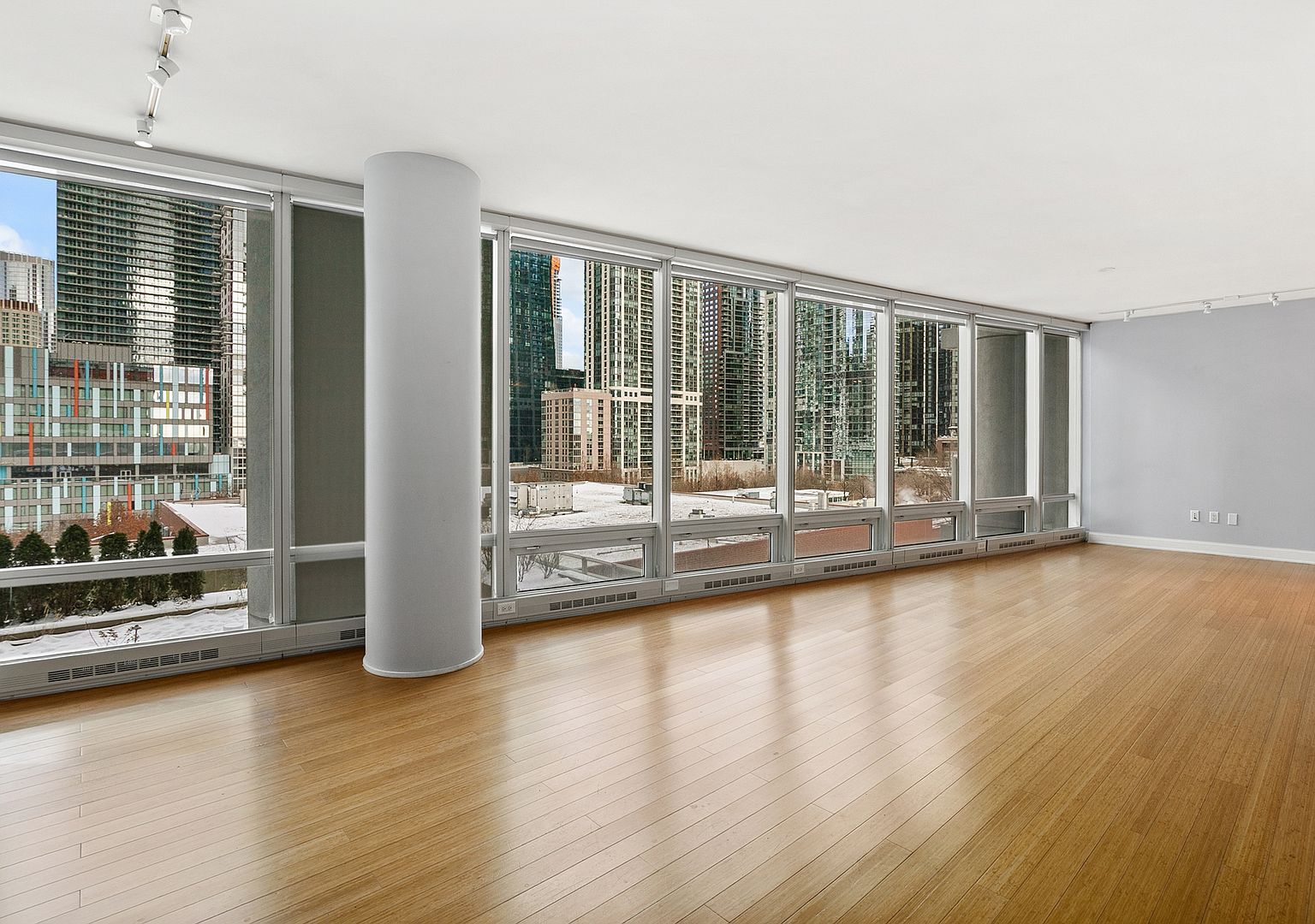 340 E Randolph St APT 302 Chicago, IL 60601 - Thumbnail 4