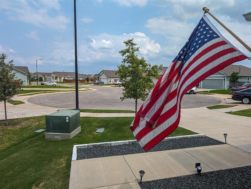 410 Watercourse Way Bastrop, TX 78602 - Thumbnail 4