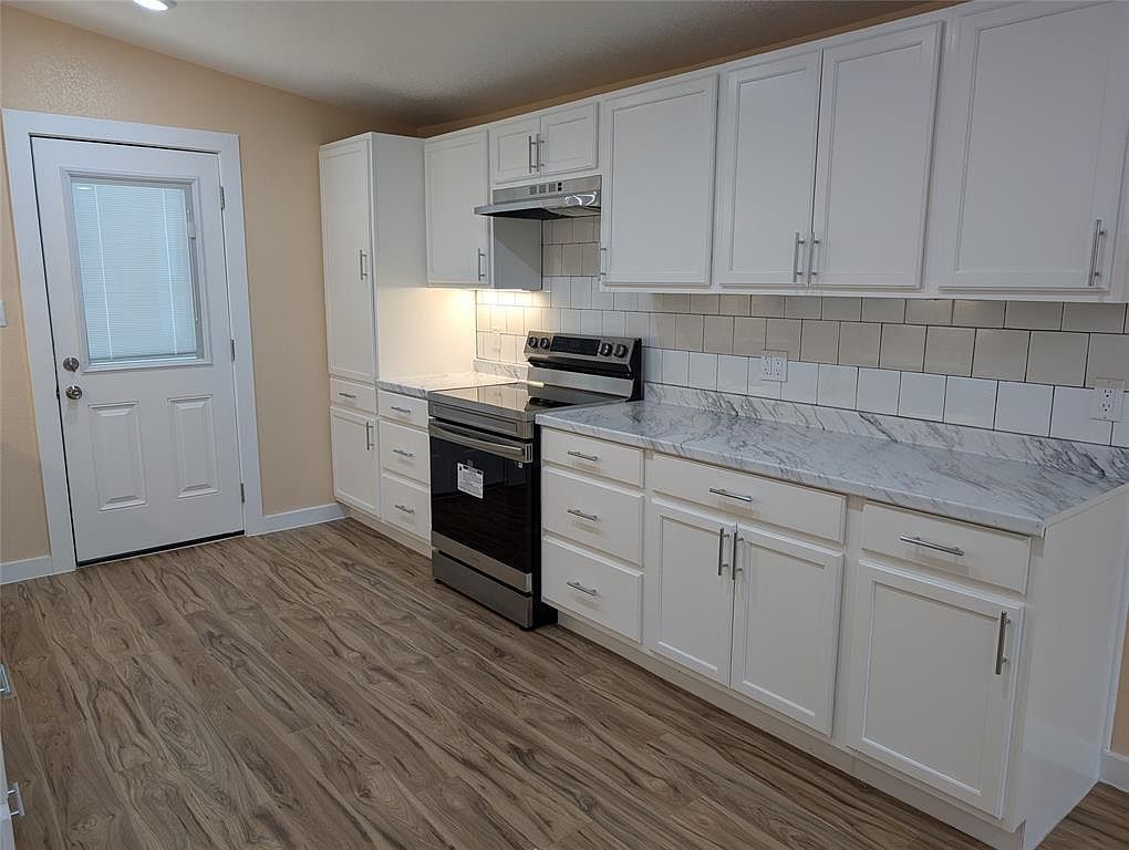 320 Laredo St Lockhart, TX 78644 - Thumbnail 4