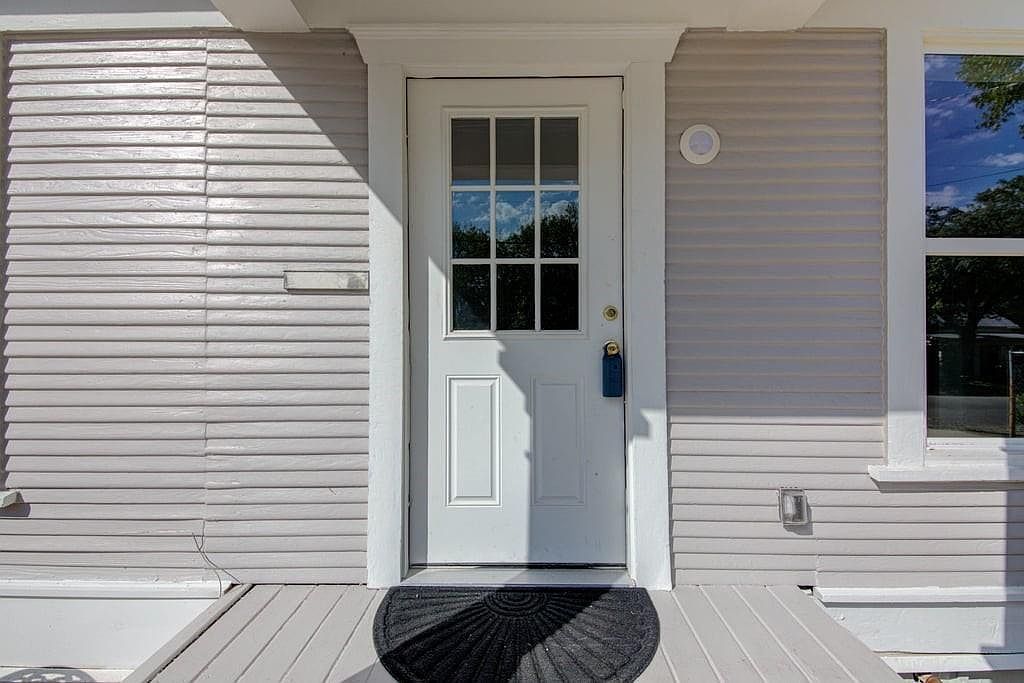 743 S Blanco St Lockhart, TX 78644 - Thumbnail 4