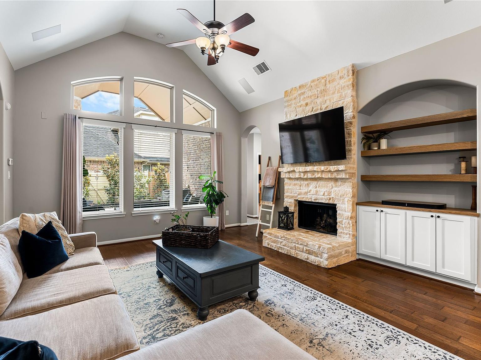 8186 Laughing Falcon Trl Conroe, TX 77385 - Thumbnail 4