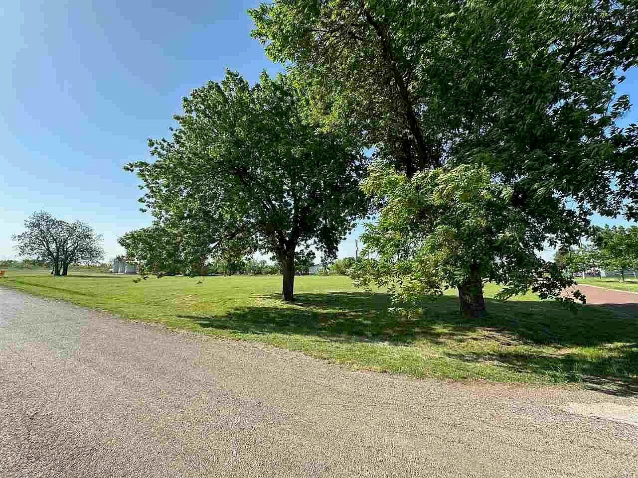 902 E Garrison Ave Electra, TX 76360 - Thumbnail 4