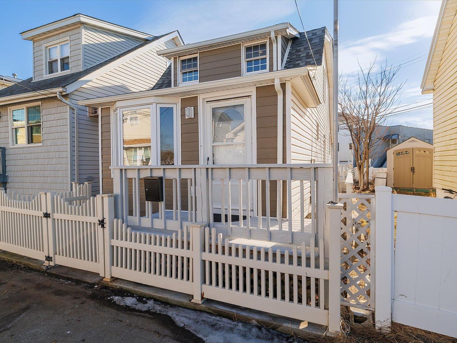 9948 1st St Jamaica, NY 11414 - Thumbnail 4