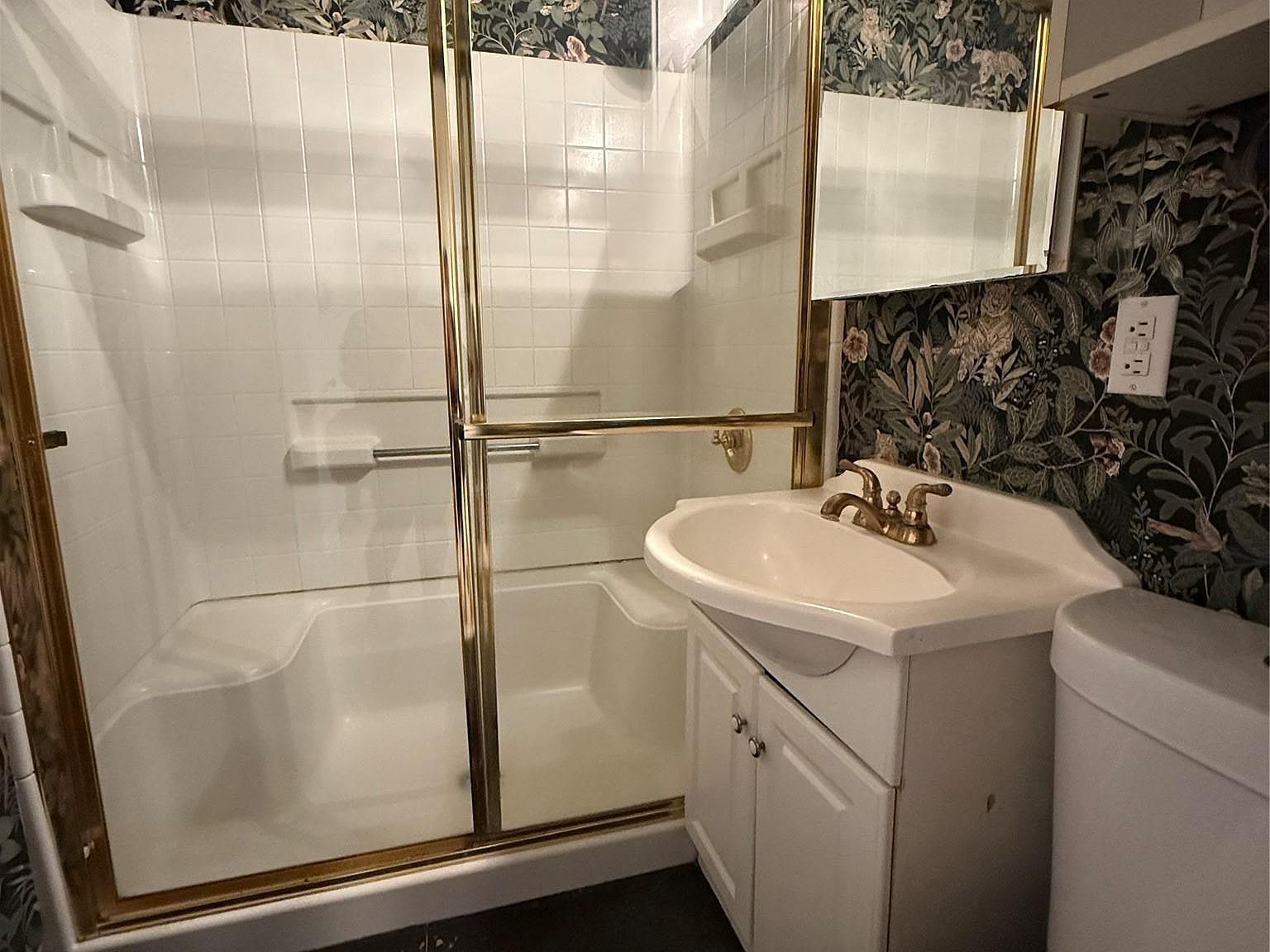 15 Canterbury Rd APT D13 Great Neck, NY 11021 - Thumbnail 4