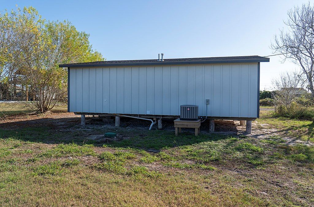 181 Post Oak Ln Rockport, TX 78382 - Thumbnail 4