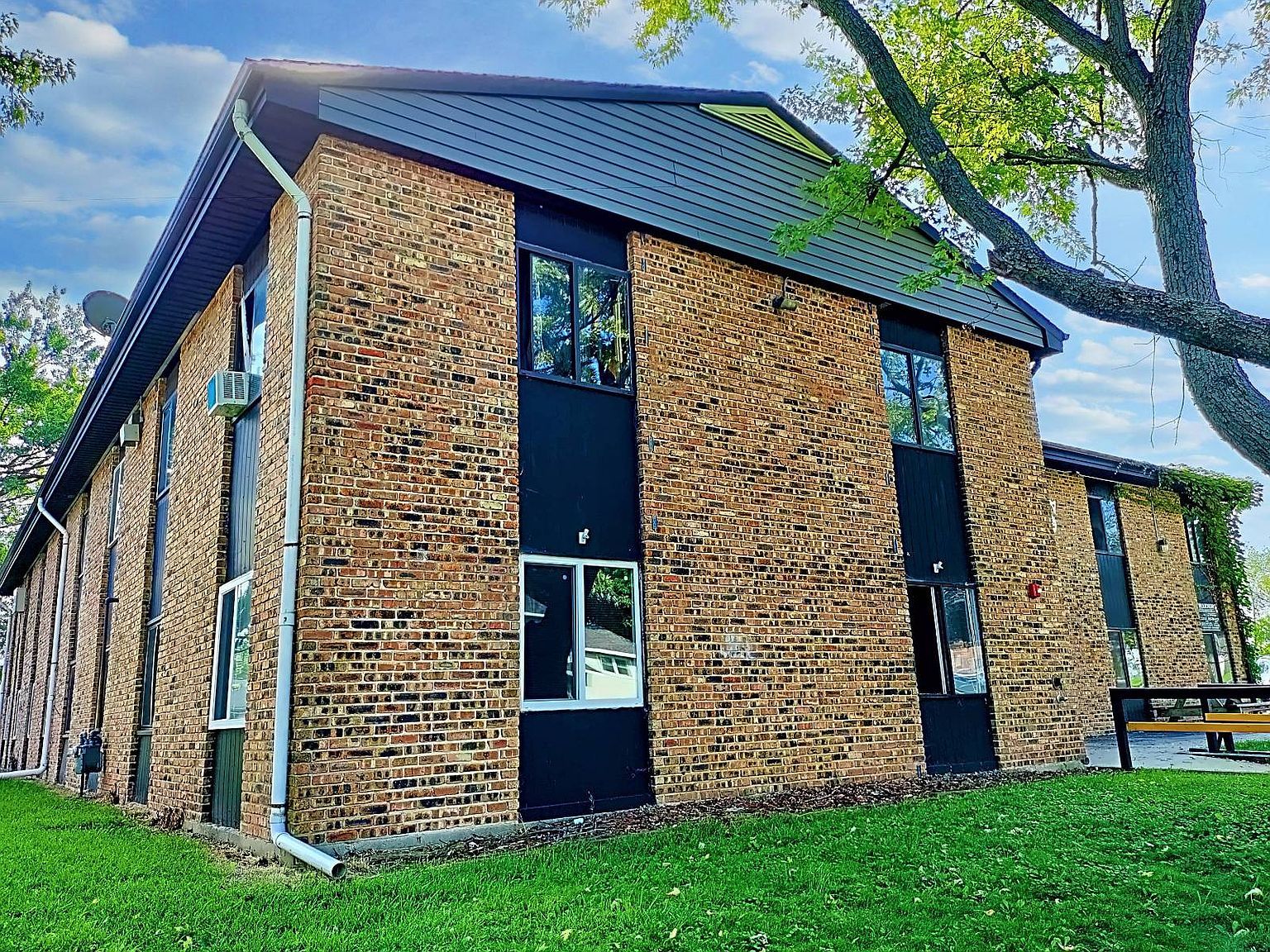 924 Greenbrier Rd Dekalb, IL 60115 - Thumbnail 4