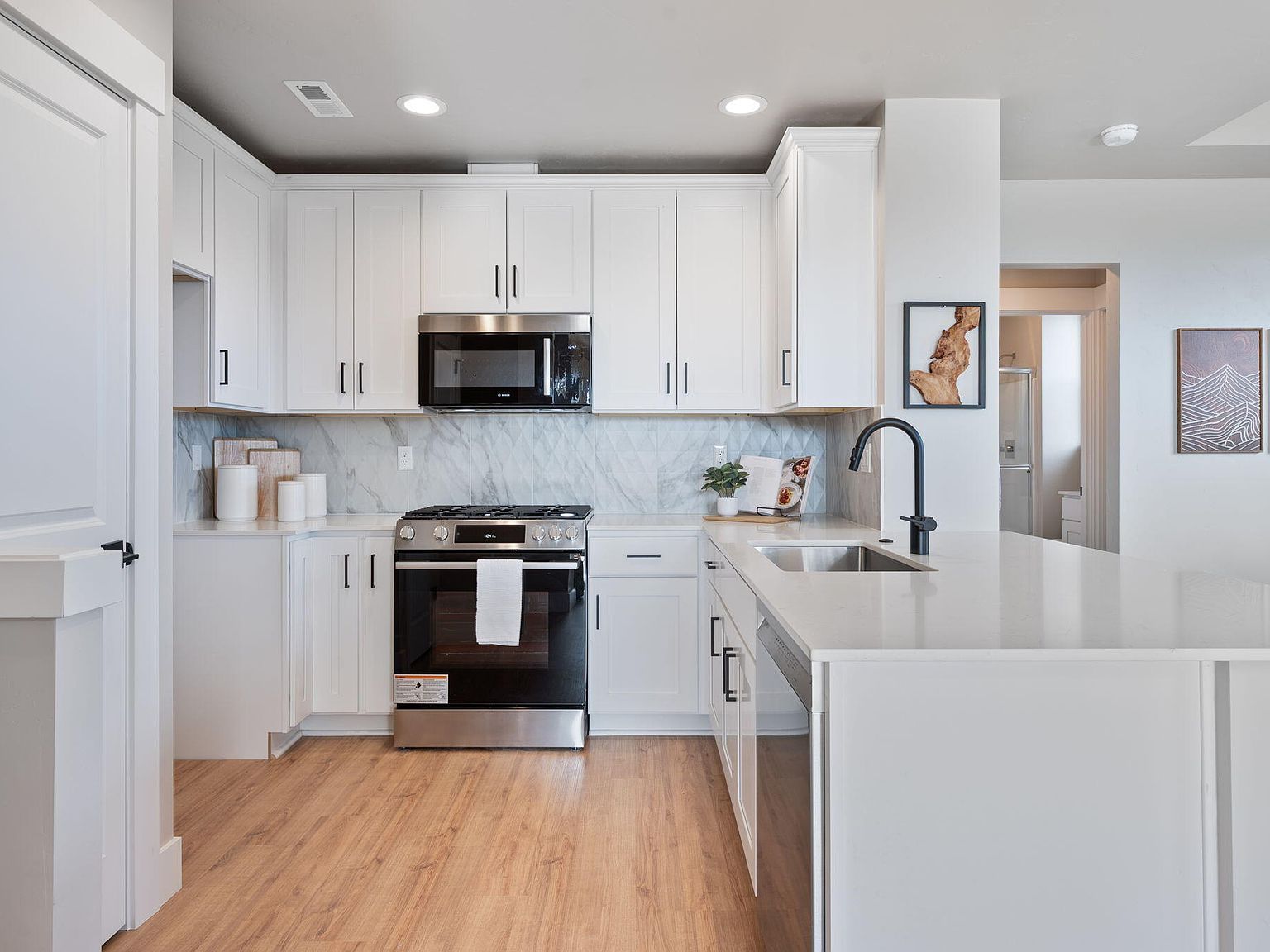 20514 NE Empire Ave Bend, OR 97701 - Thumbnail 4