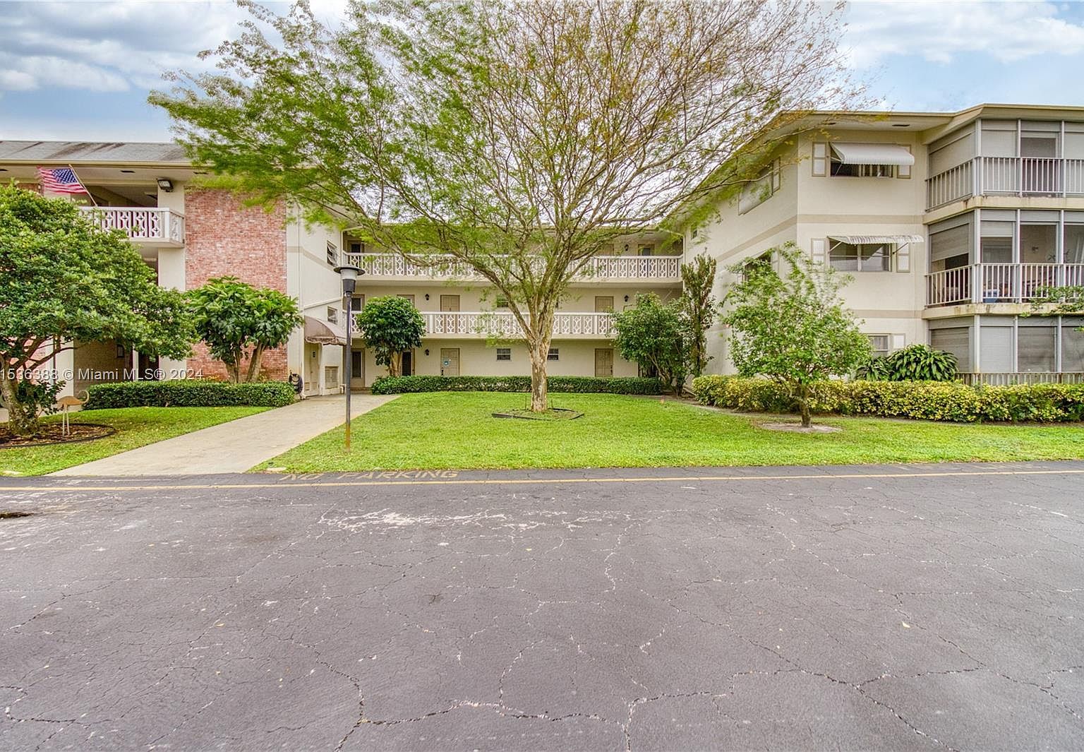 1101 Hillcrest Ct APT 101 Hollywood, FL 33021 - Thumbnail 4