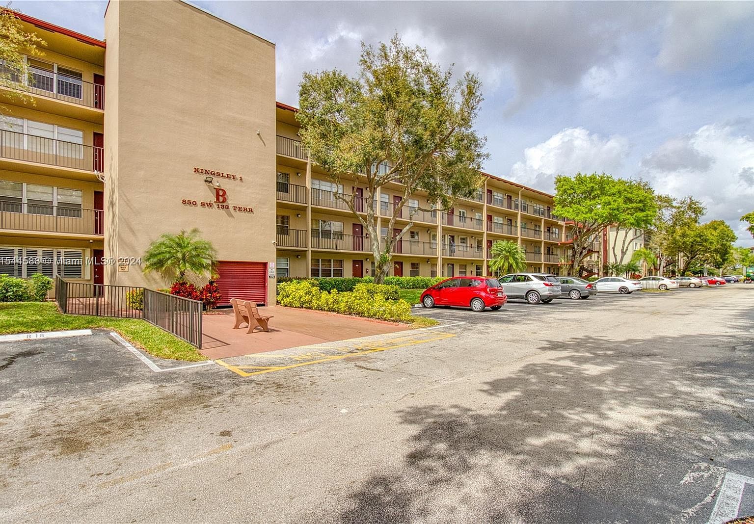 850 SW 133rd Ter APT 213B Pembroke Pines, FL 33027 - Thumbnail 4