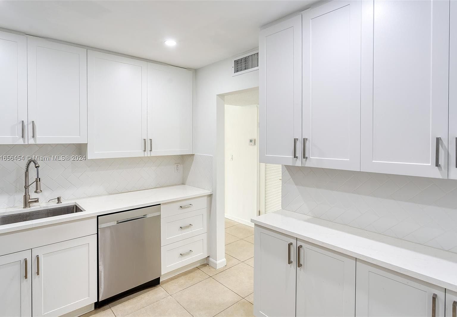 873 NE 195th St APT 107 Miami, FL 33179 - Thumbnail 4