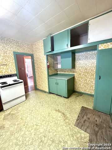 611 North Johnson Street, Karnes City, TX, USA, 78118 - Thumbnail 4