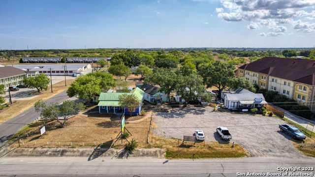 1820 10th Street, Floresville, TX, USA, 78114 - Thumbnail 4