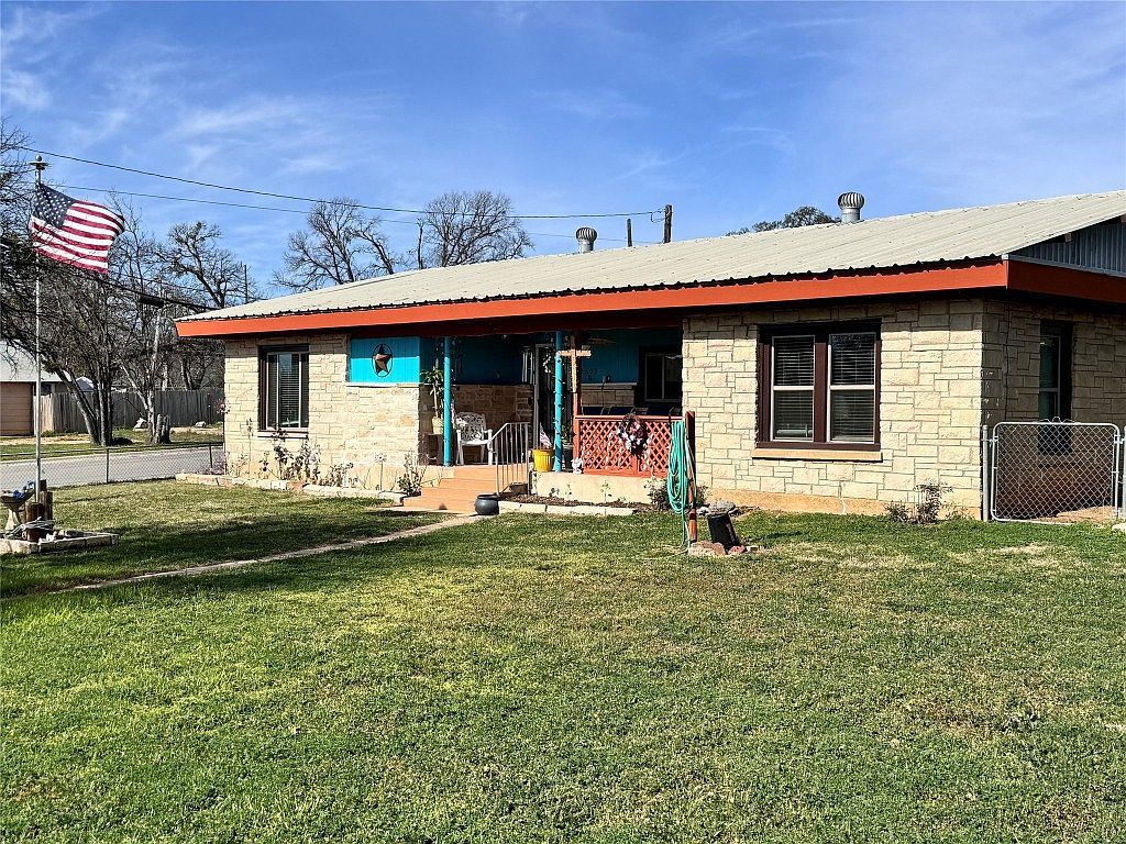 2609 Coggin Ave Brownwood, TX 76801 - Thumbnail 4