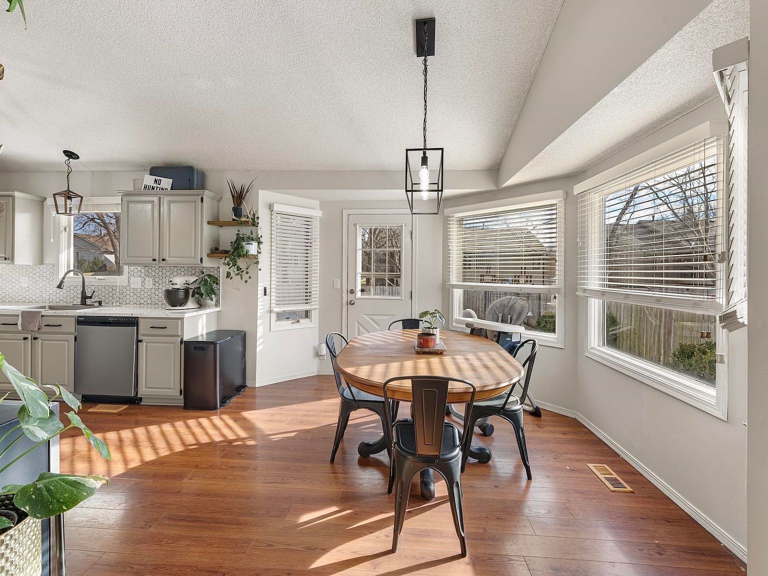 2506 N Amarado St Wichita, KS 67205 - Thumbnail 4