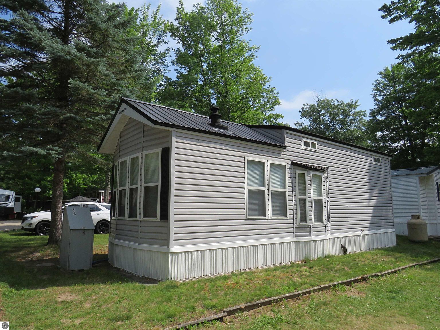 2757 Owens Dr #216 Houghton Lake, MI 48629 - Thumbnail 4