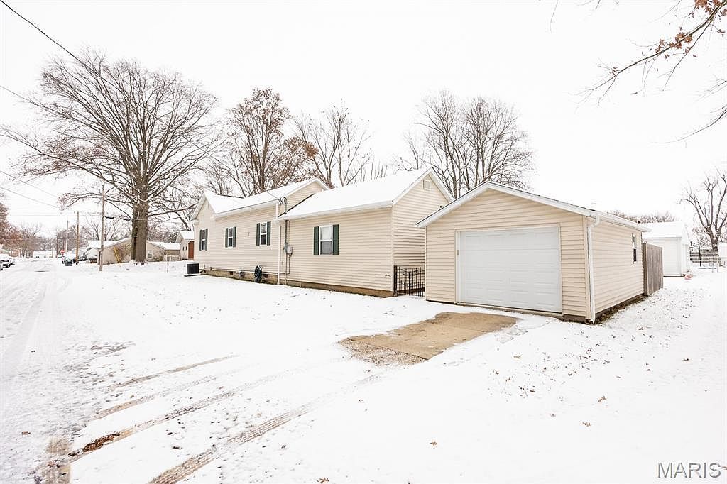 824 W State St Mascoutah, IL 62258 - Thumbnail 4