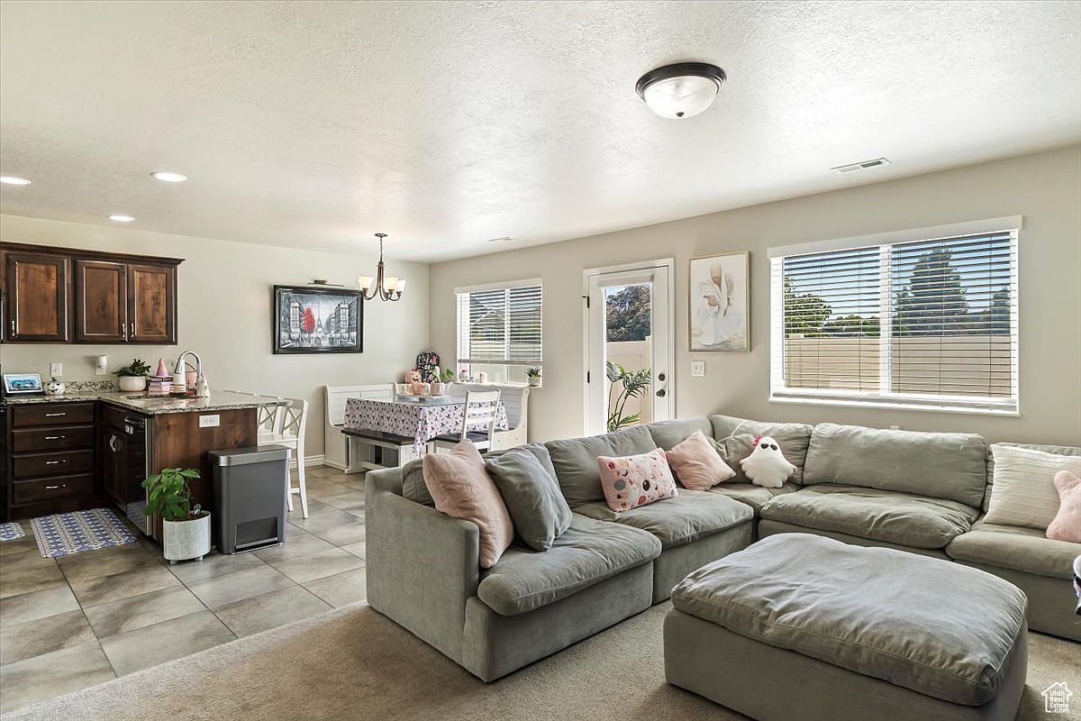 1079 W 2050 S Syracuse, UT 84075 - Thumbnail 4