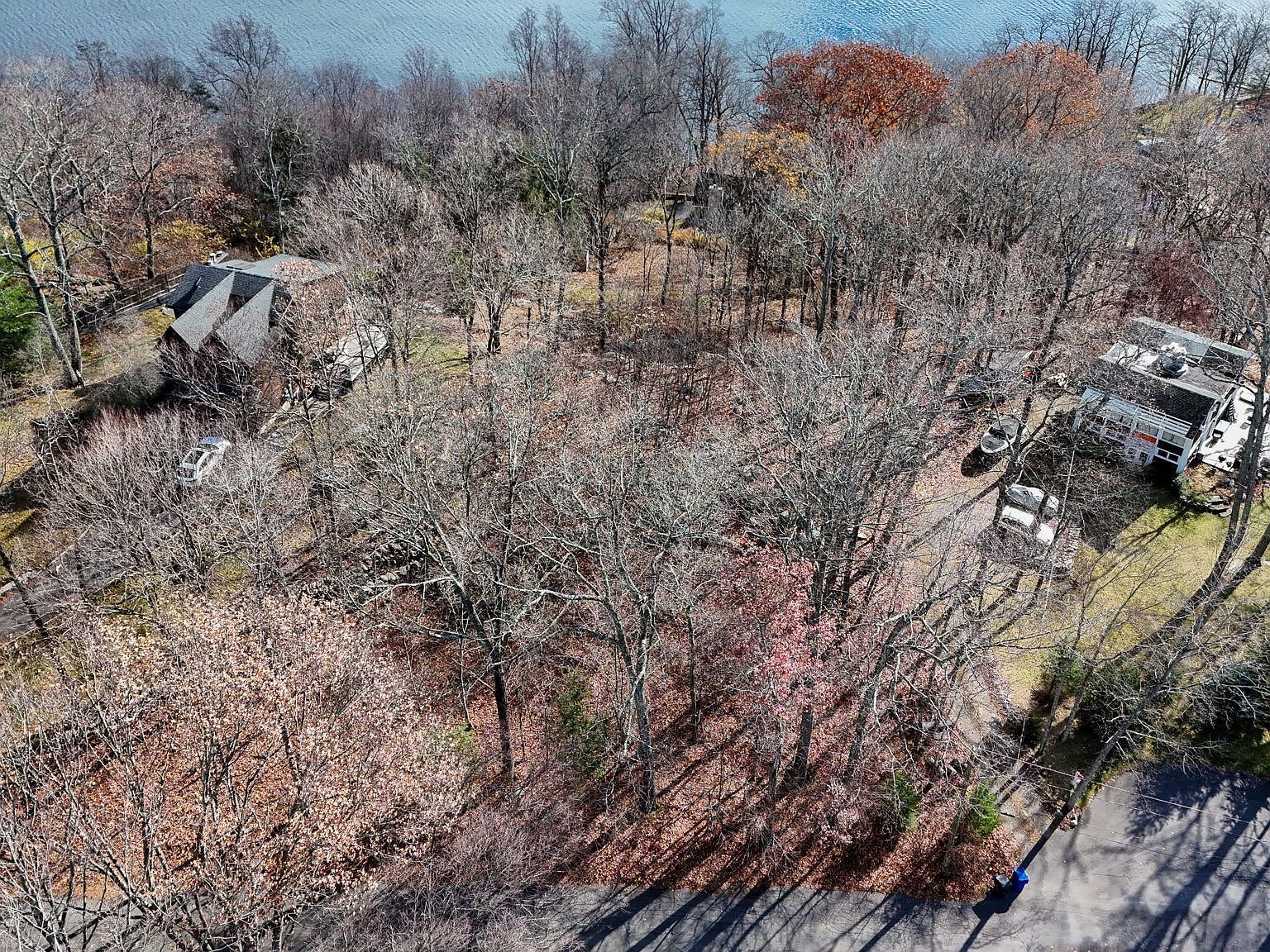 6 Candlewood Cmn New Milford, CT 06776 - Thumbnail 4