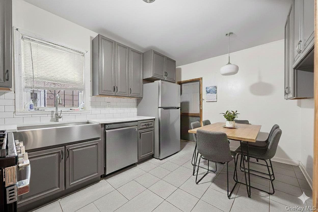 4450 Hill Ave Bronx, NY 10466 - Thumbnail 4