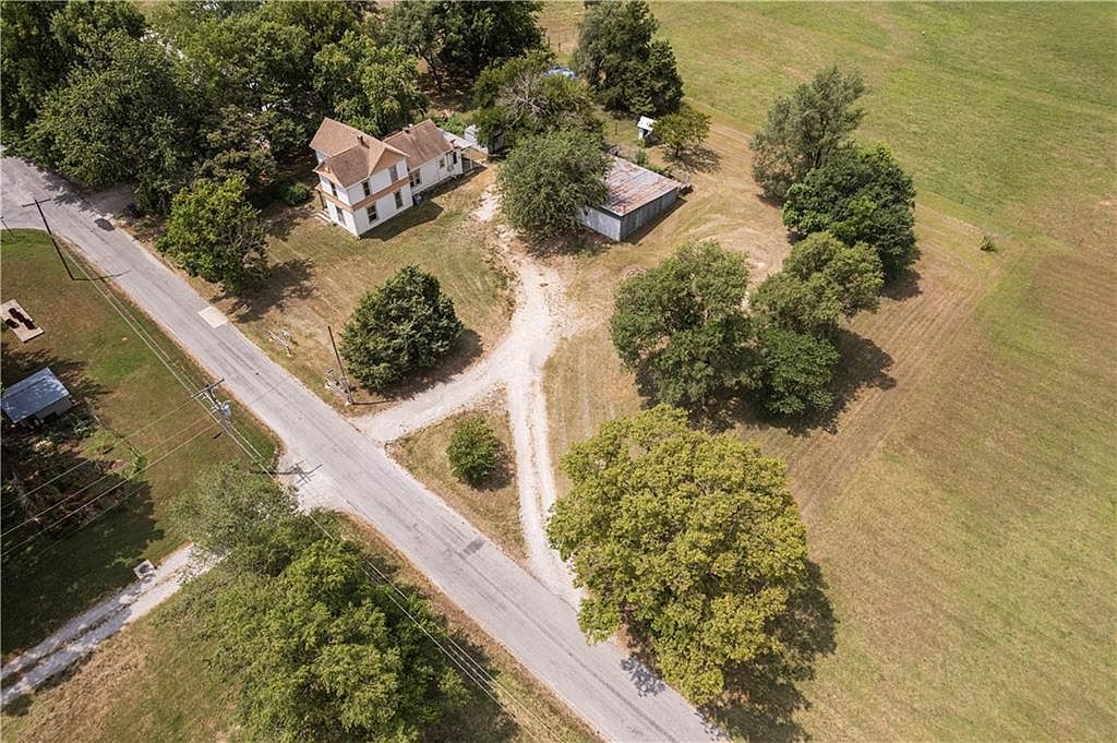 403 N Julia St Thayer, KS 66776 - Thumbnail 4