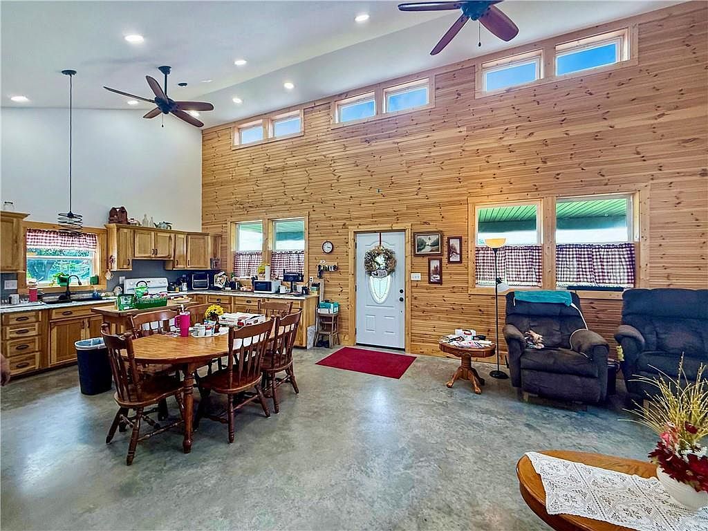 923 Park St Cherryvale, KS 67335 - Thumbnail 4