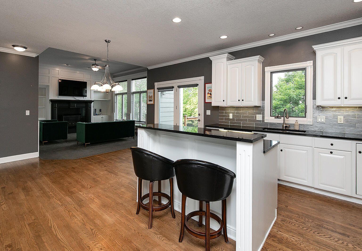 3724 147th St Urbandale, IA 50323 - Thumbnail 4