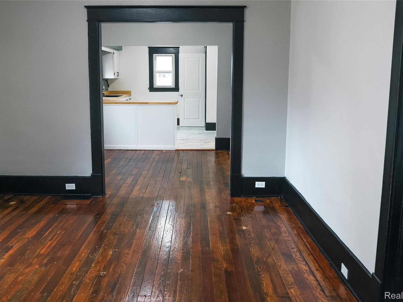 618 Clinton St Owosso, MI 48867 - Thumbnail 4