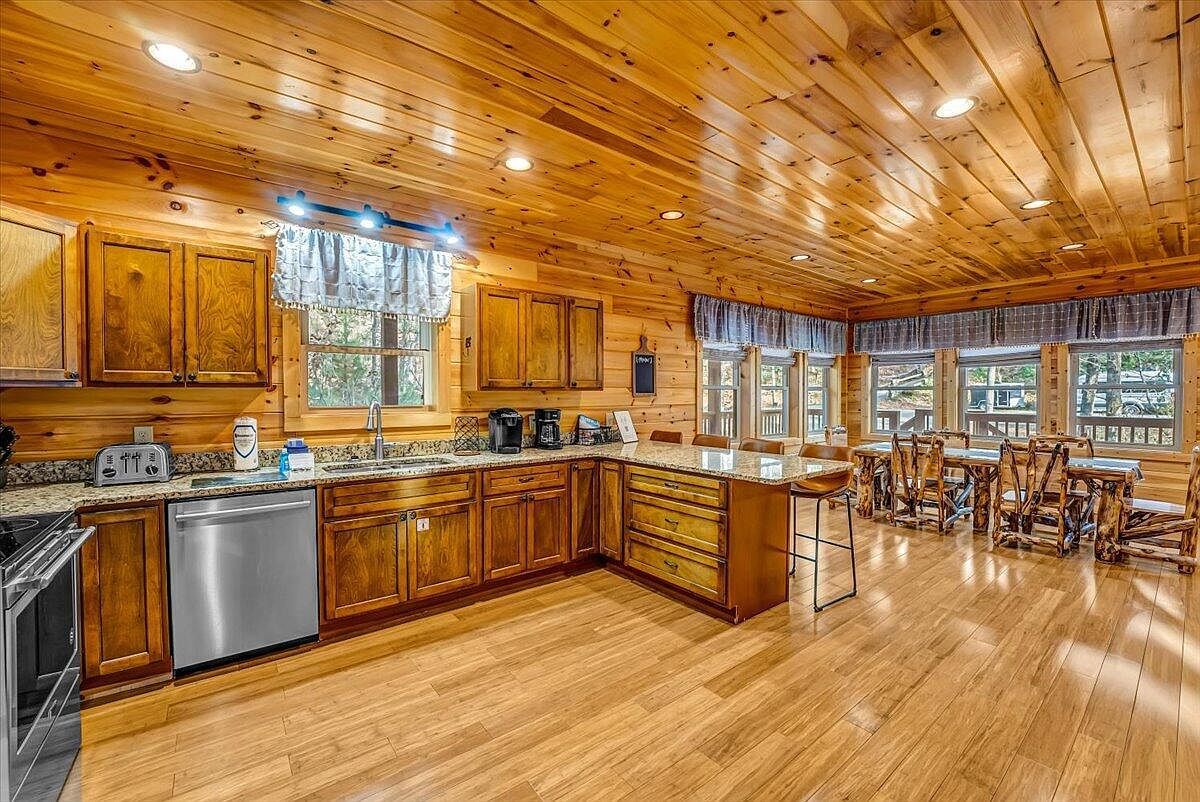 2740 Mountain View Cir Sevierville, TN 37862 - Thumbnail 4