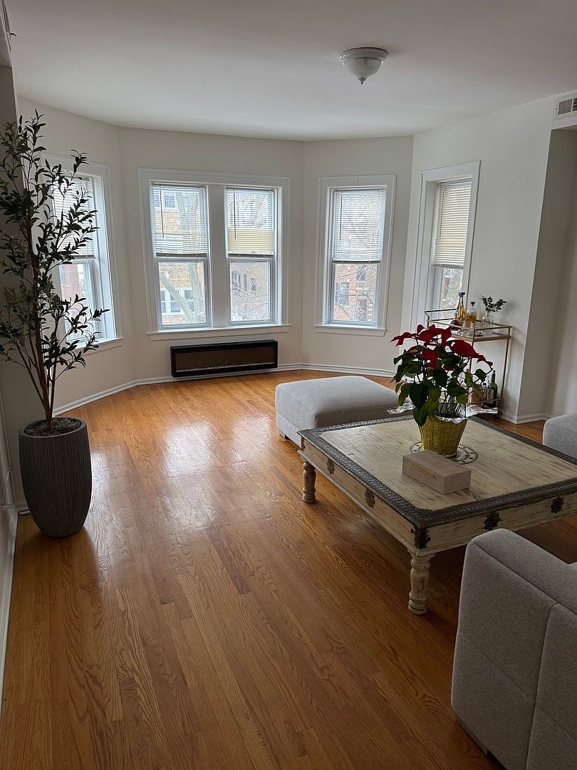 (undisclosed Address) Chicago, IL 60618 - Thumbnail 4