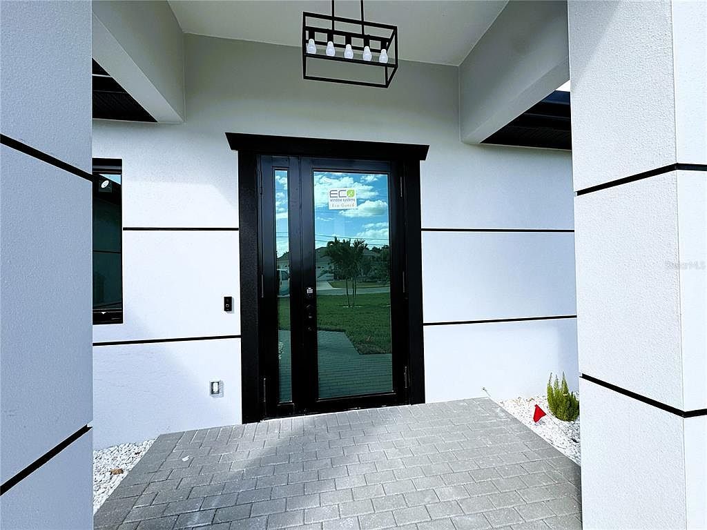 313 SE 31st Terrace Cpe Coral, FL 33904 - Thumbnail 4