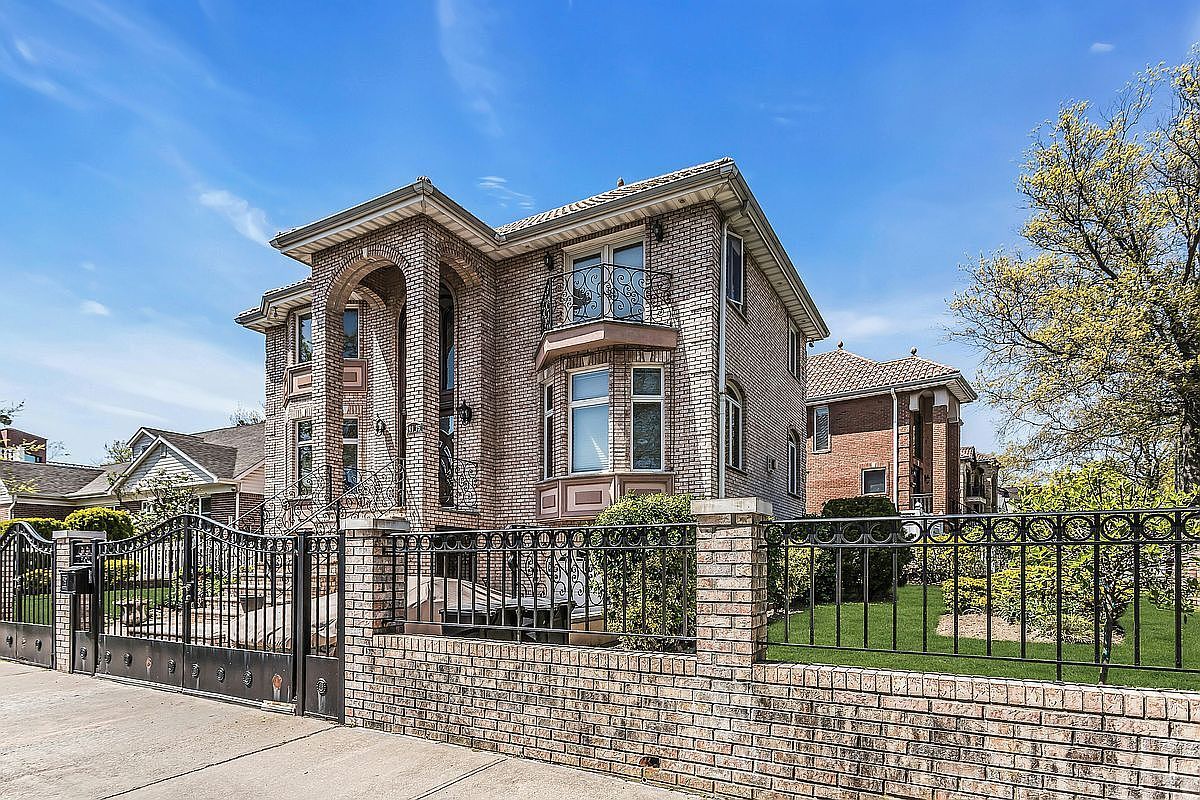24925 Cullman Ave Flushing, NY 11362 - Thumbnail 4