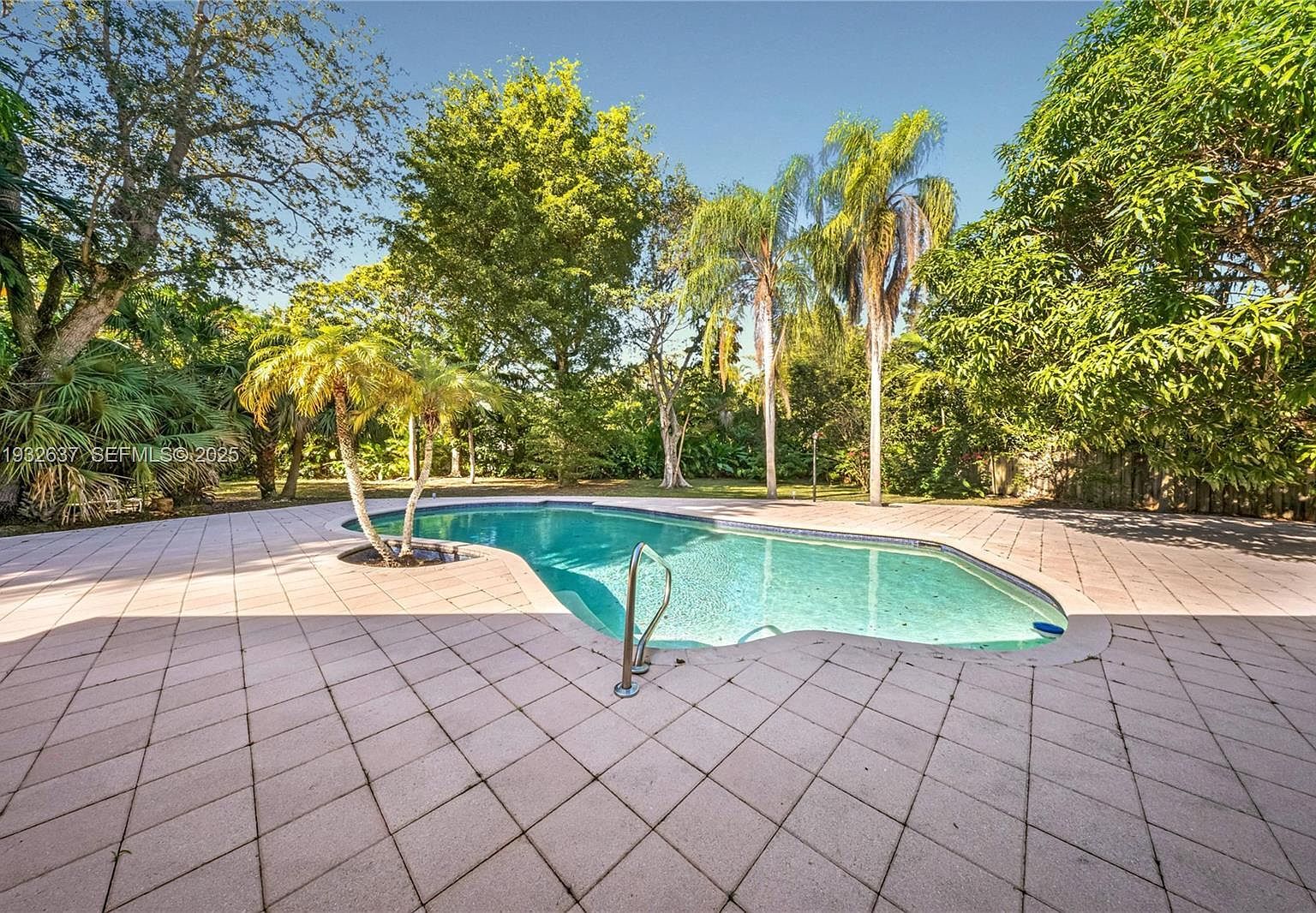 10900 SW 90th Ave Miami, FL 33176 - Thumbnail 4