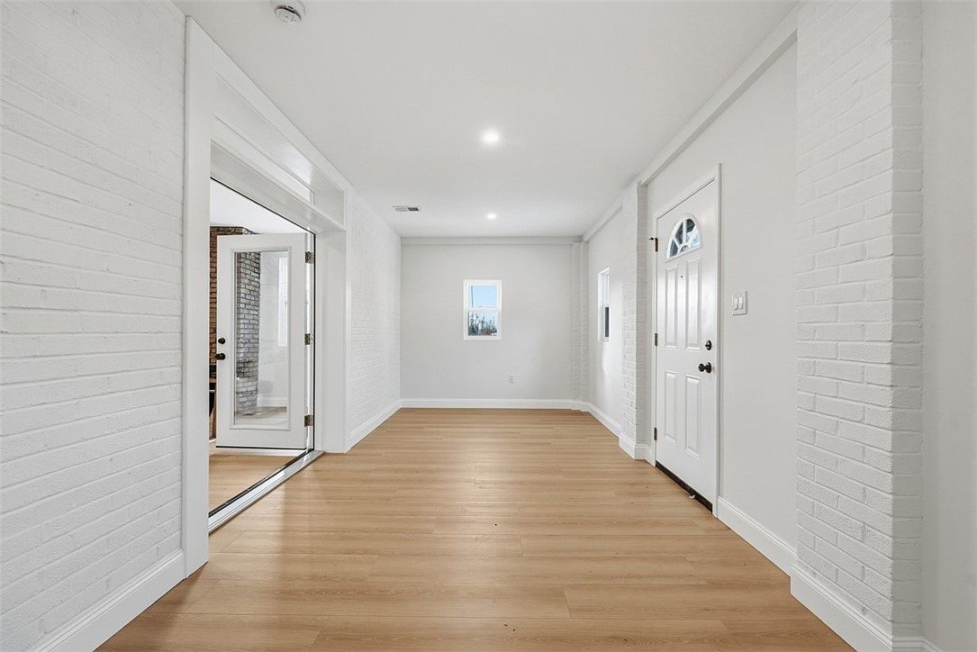 463 Winterburn Ave Pittsburgh, PA 15207 - Thumbnail 4