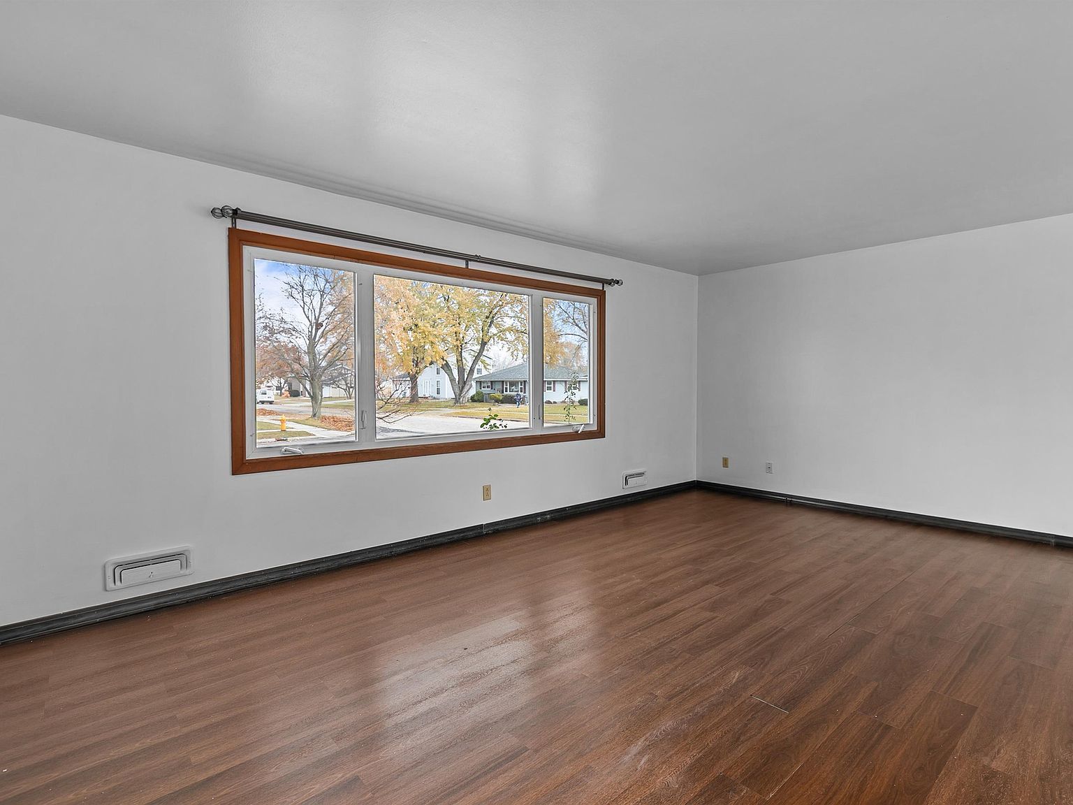 596 Sunset Ln Fond Du Lac, WI 54935 - Thumbnail 4