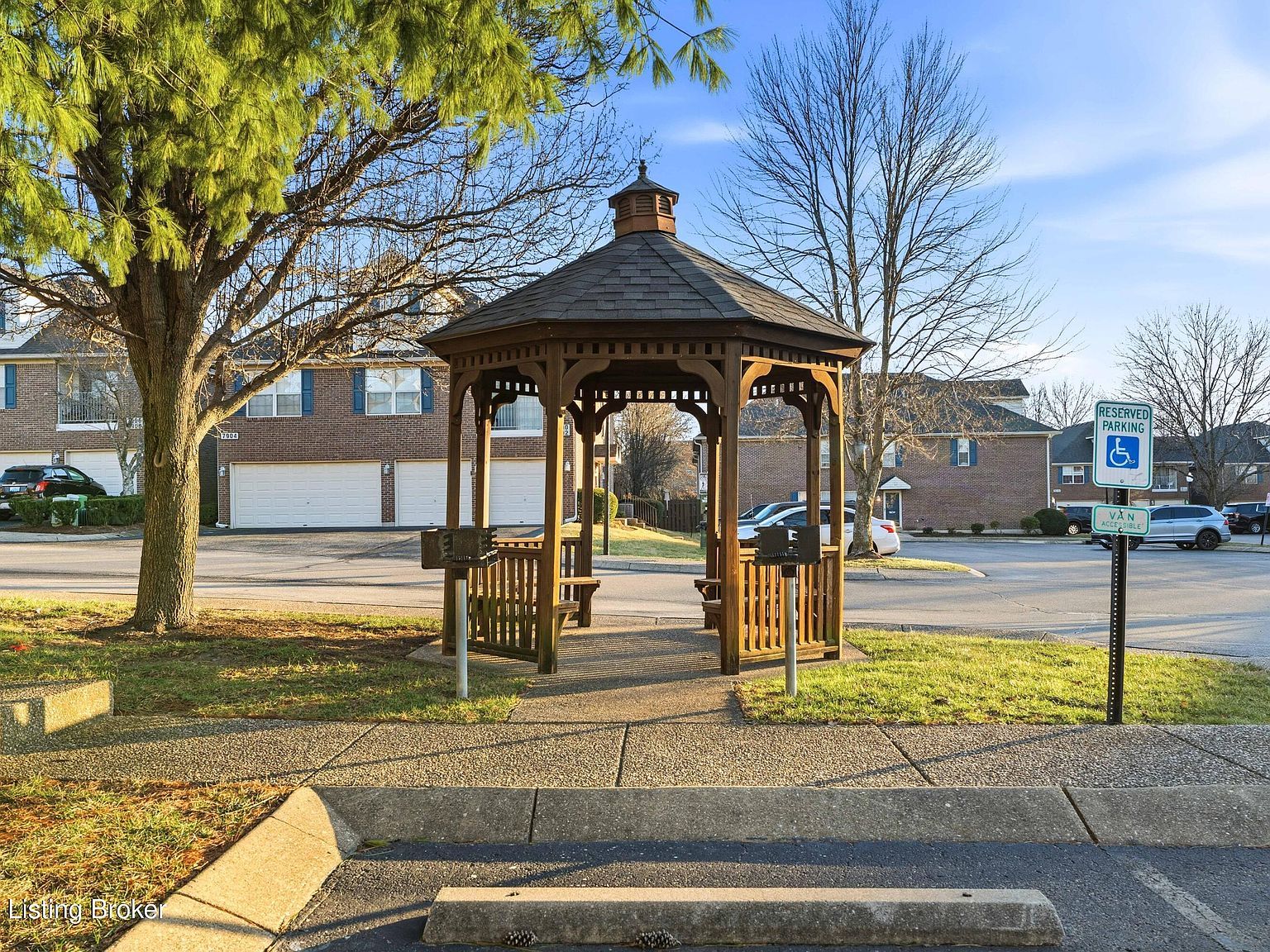 7927 Grand Cascade Dr Louisville, KY 40228 - Thumbnail 4