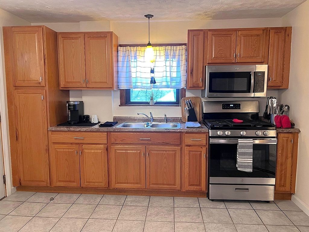 1100 Essex St Lawrence, MA 01841 - Thumbnail 4