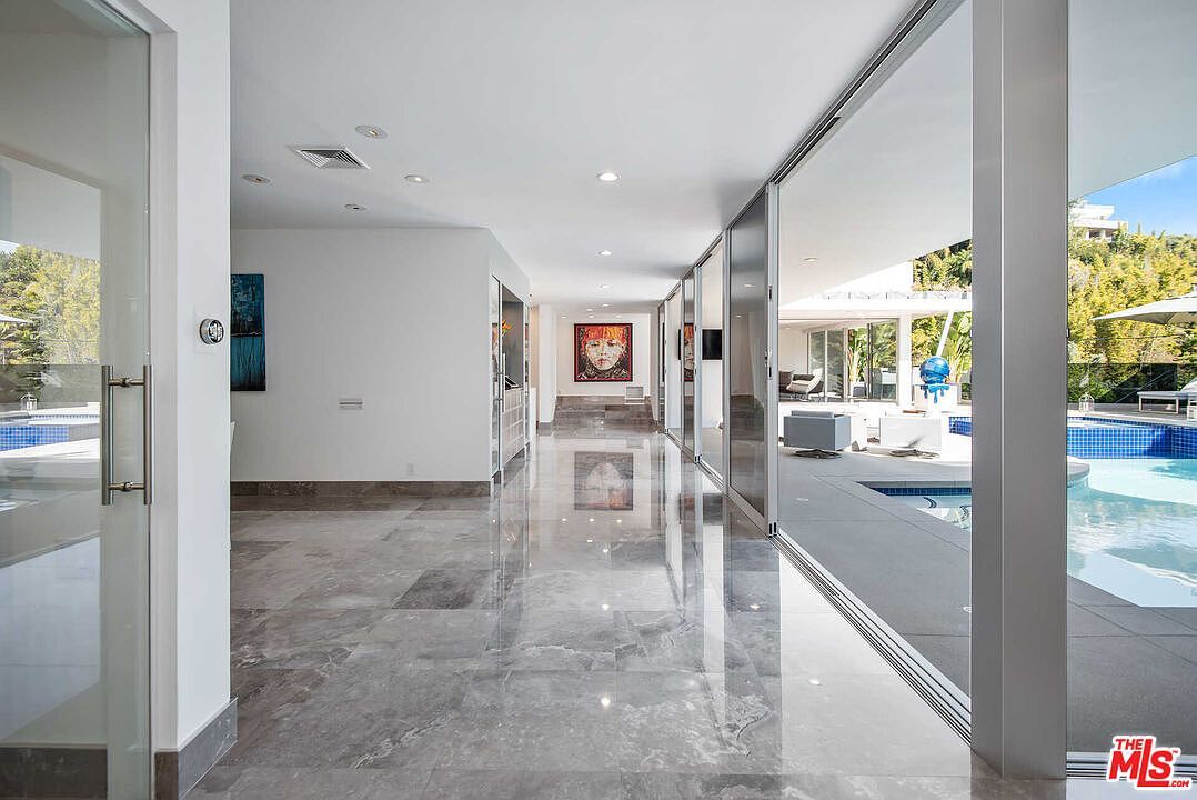 1250 Angelo Dr Beverly Hills, CA 90210 - Thumbnail 4