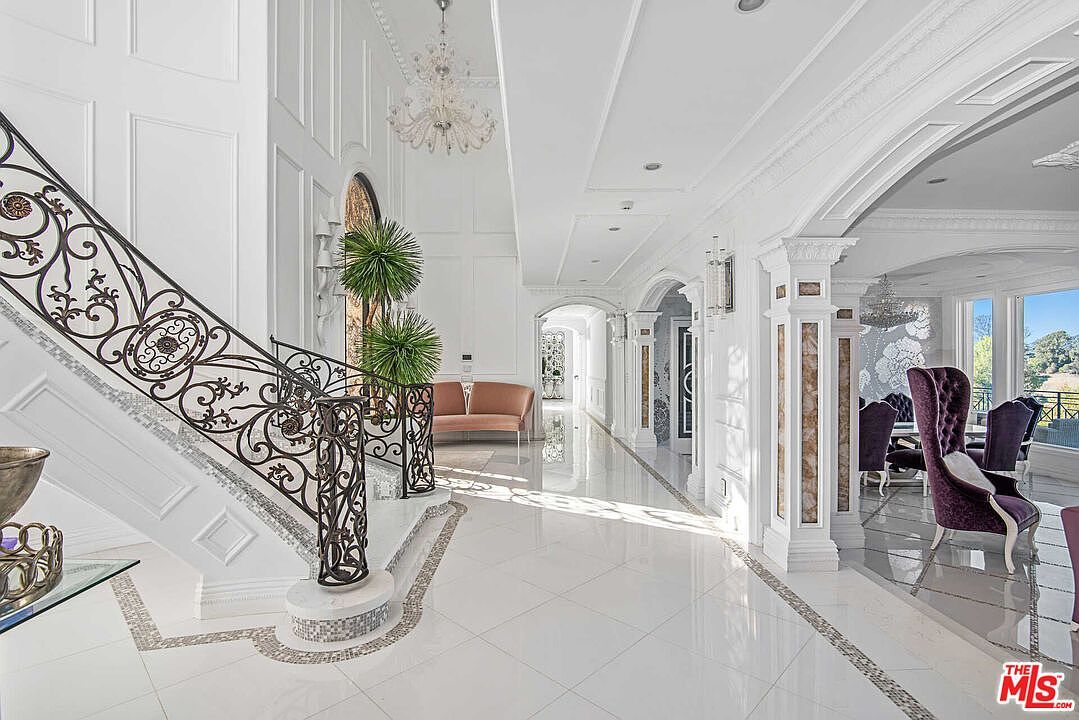 12063 Crest Ct Beverly Hills, CA 90210 - Thumbnail 4