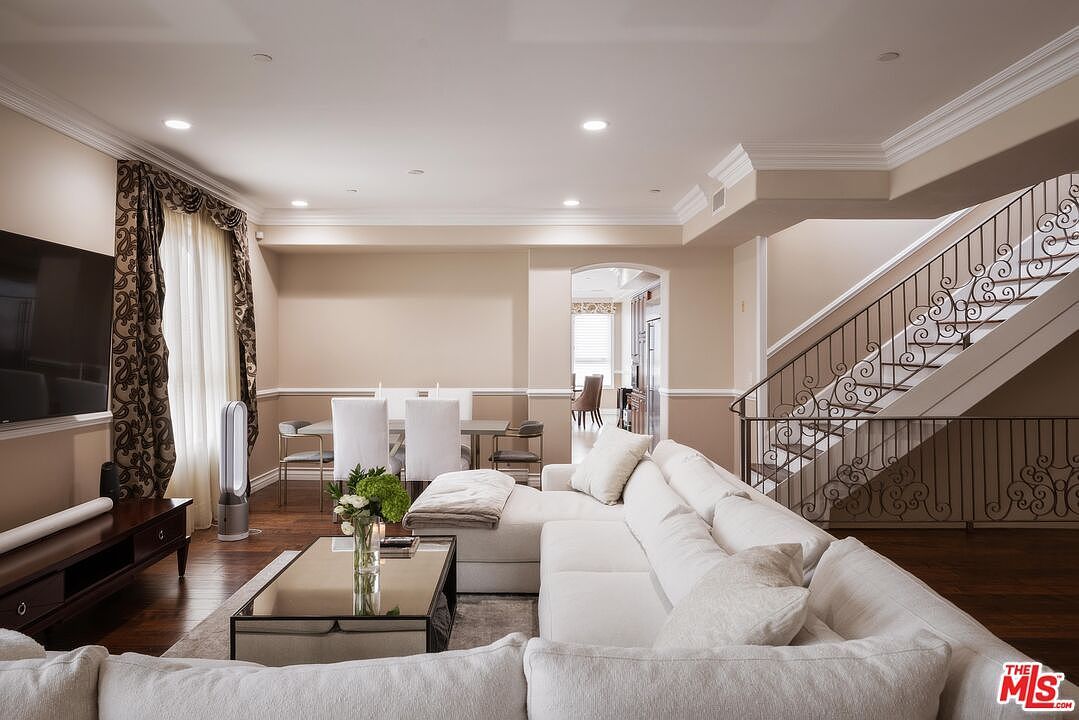 132 S Crescent Dr APT 403 Beverly Hills, CA 90212 - Thumbnail 4