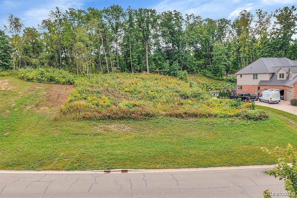 8275 Stoney Creek Dr South Lyon, MI 48178 - Thumbnail 4