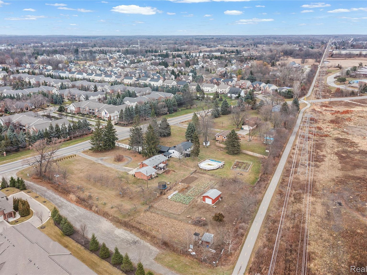 2041 W Maple Rd Walled Lake, MI 48390 - Thumbnail 4