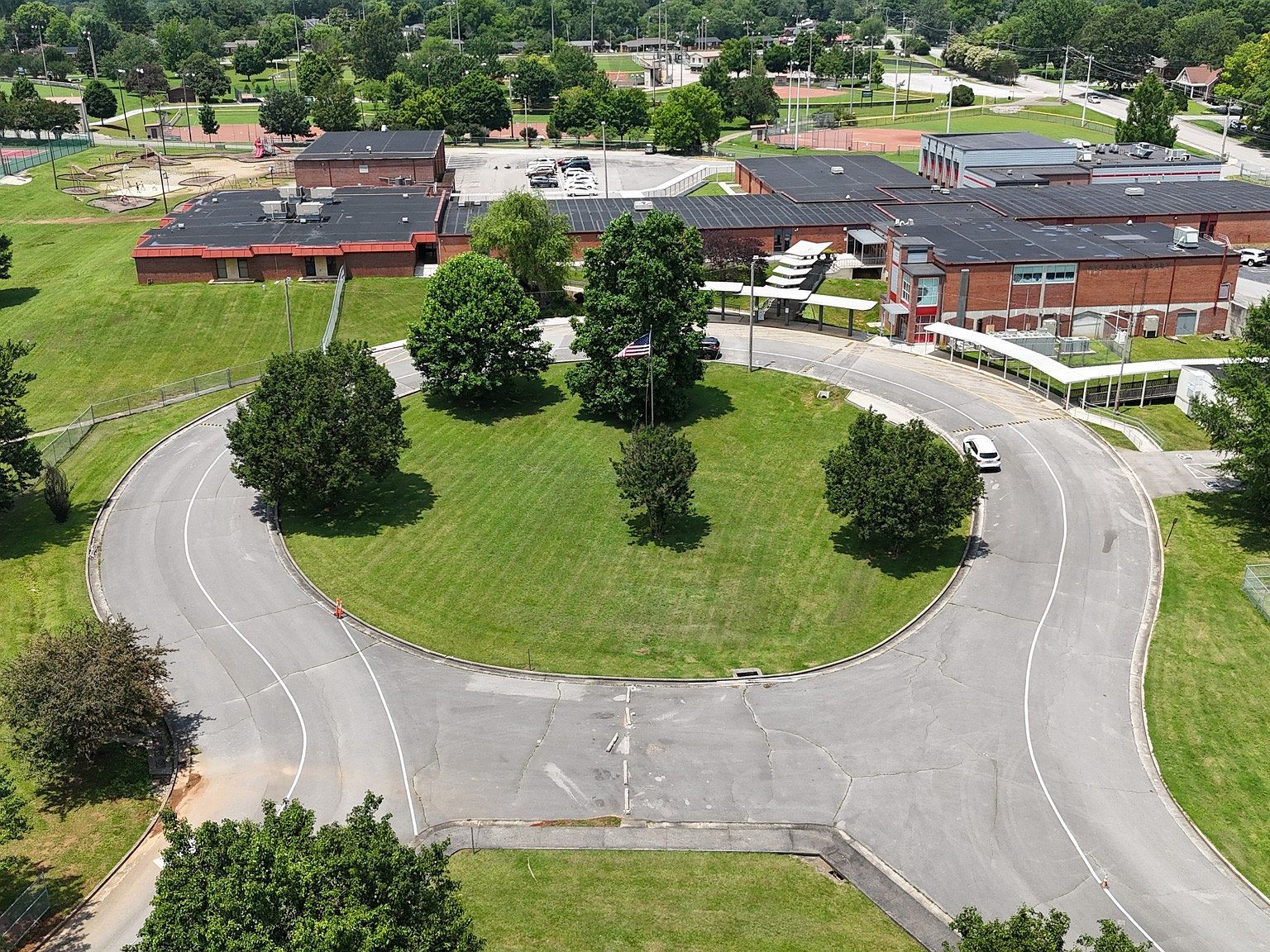 401 Clark Blvd McMinnville, TN 37110 - Thumbnail 4