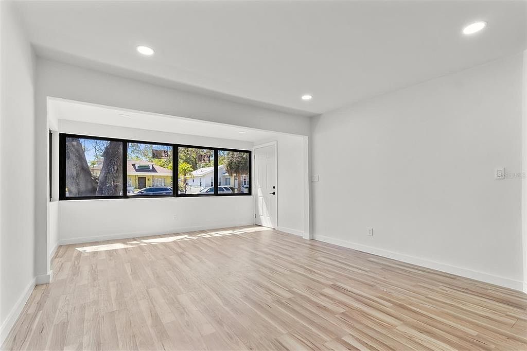 711 19th Ave S Saint Petersburg, FL 33705 - Thumbnail 4