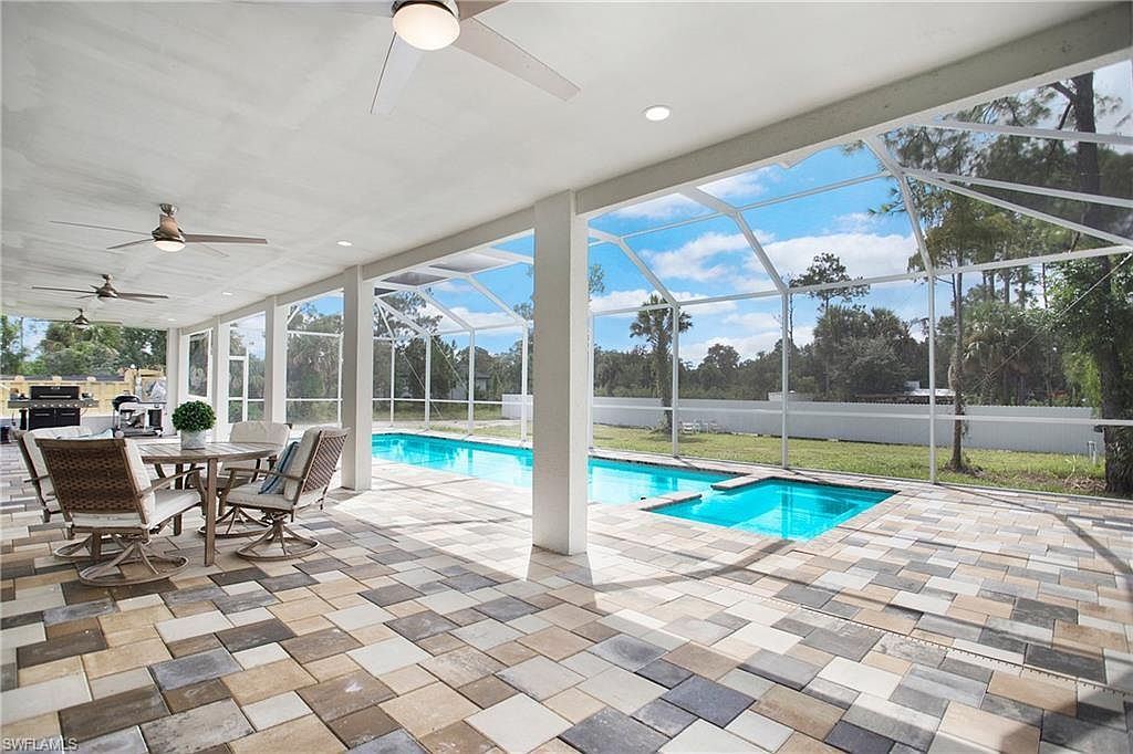 2828 22nd Ave NE Naples, FL 34120 - Thumbnail 4