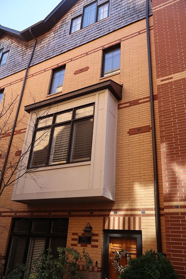 1022 Alexander Ln Oak Park, IL 60302 - Thumbnail 4