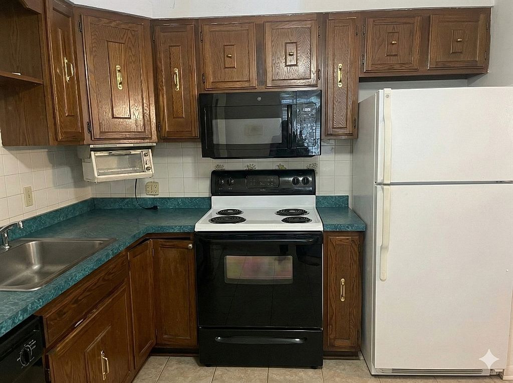 141 Essex St APT B4 Saugus, MA 01906 - Thumbnail 4