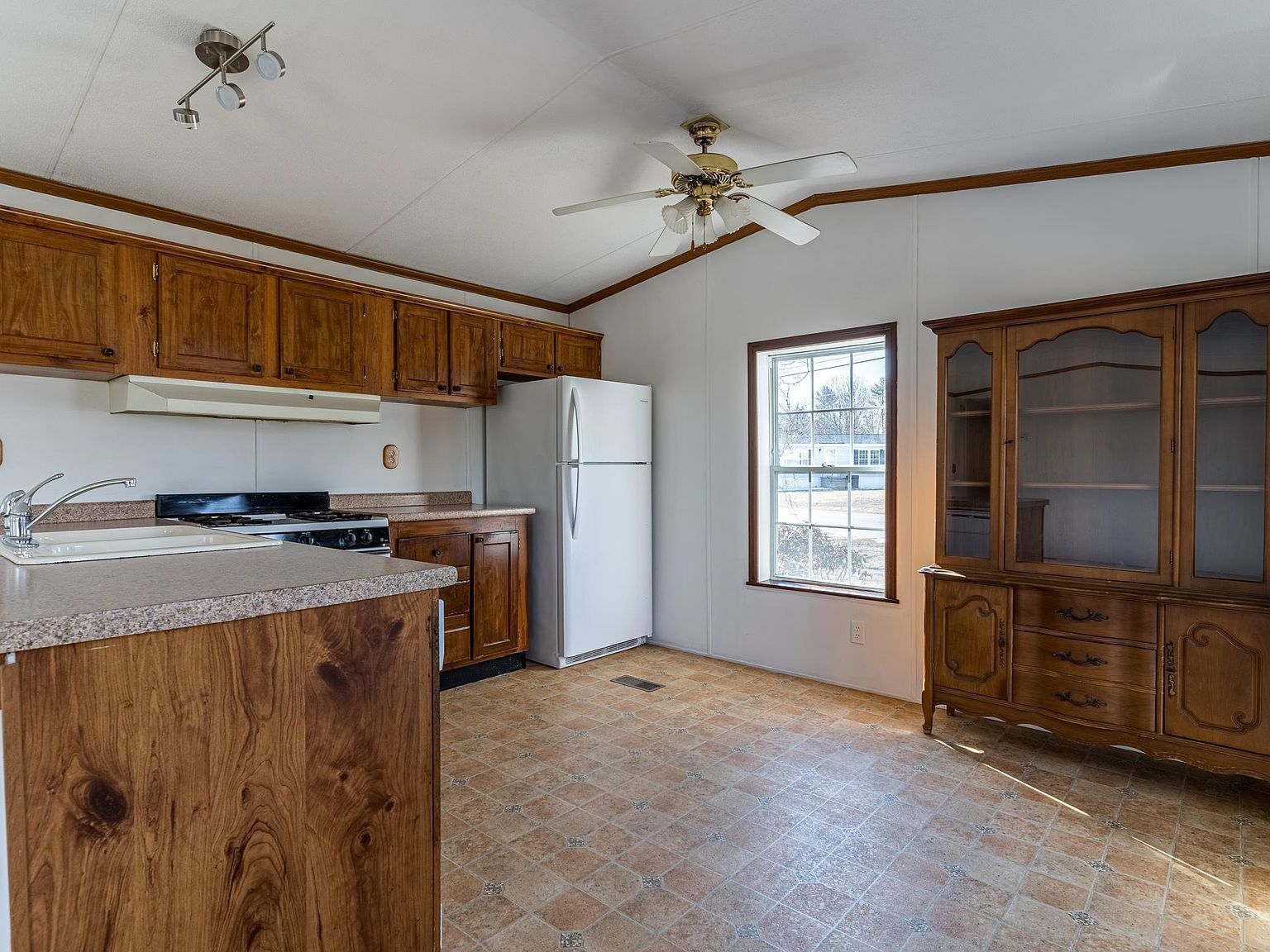 70 Oak Dr North Hampton, NH 03862 - Thumbnail 4