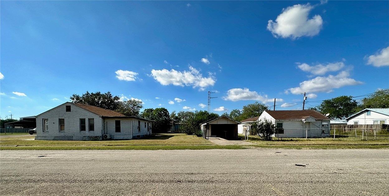 225 E Main St Bishop, TX 78343 - Thumbnail 4