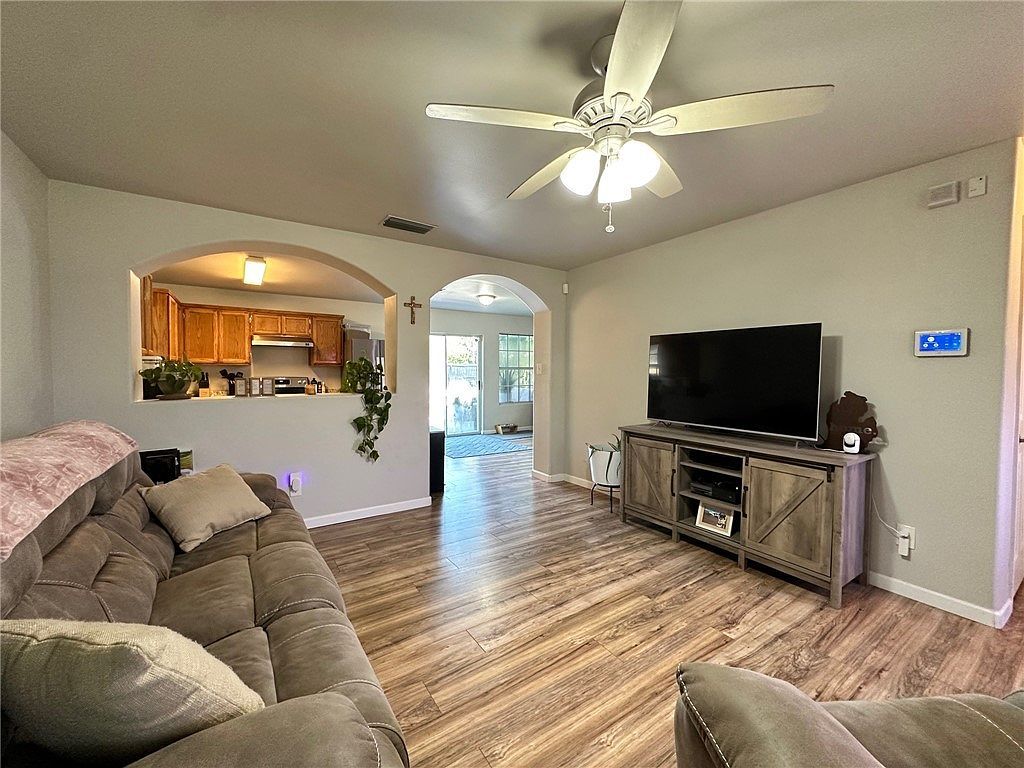 1708 Margaret Ln Kingsville, TX 78363 - Thumbnail 4